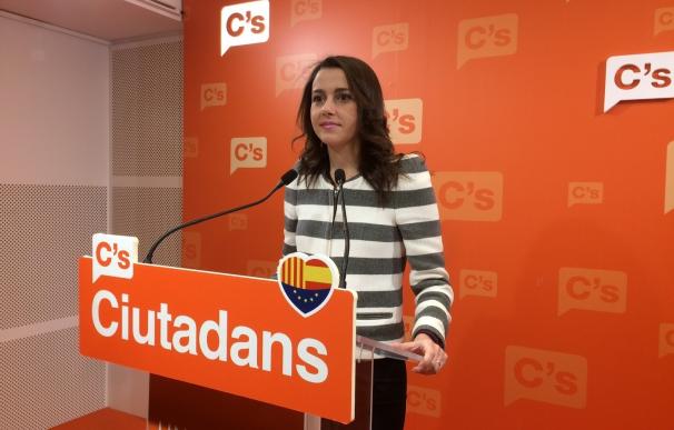 Arrimadas (C's) cree que Colau es "imprescindible" para la estrategia de Puigdemont