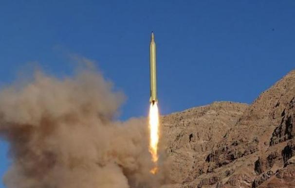 Irán responde a la sanción de Trump e inicia ejercicios militares con misiles