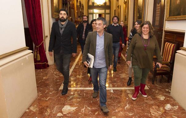 El alcalde de A Coruña pierde la cuestión de confianza vinculada al presupuesto al no apoyarle ni PSOE ni PP