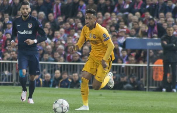 Bartomeu anuncia la pronta renovación de Neymar en un contrato "mirado con atención"