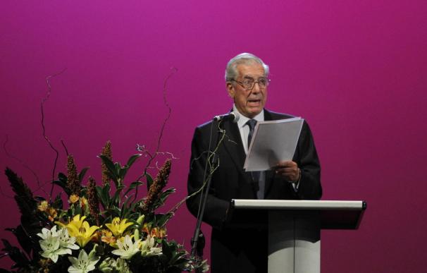 Vargas Llosa arremete contra inquisidores y comisarios políticos