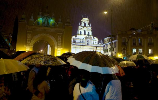 La lluvia, de nuevo abundante en toda España, deja a Sevilla sin su "Madrugá"