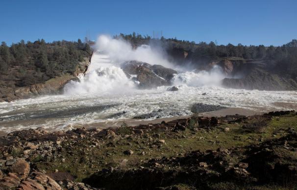 Así se rompió la presa más alta de California que ha obligado a evacuar a 180.000 personas