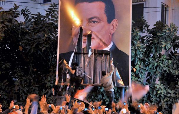 Prorrogan por quince días más la detención provisional de Mubarak