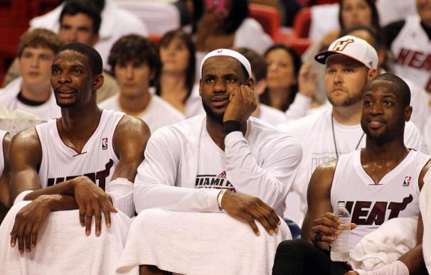 94-100. Wade y James no dan opción a los Sixers y tienen un pie en semifinales con los Heat