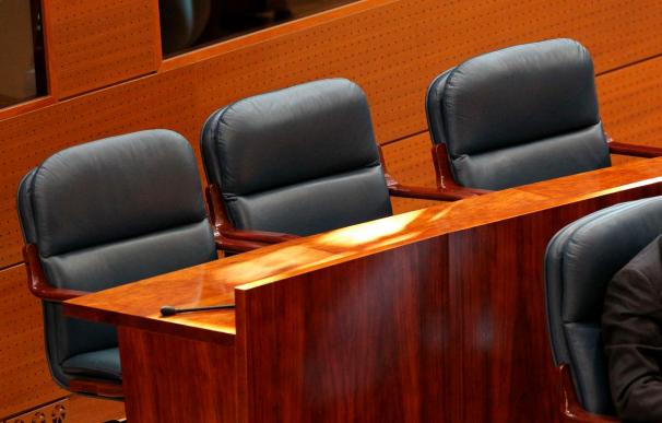 Los tres diputados madrileños del caso Gürtel renuncian a sus escaños