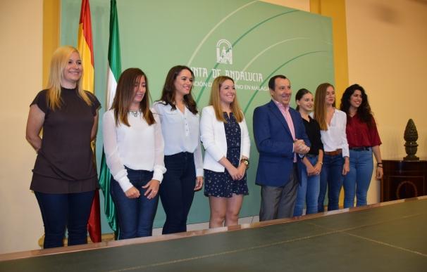 Junta entrega un reconocimiento al equipo juvenil de gimnasia rítmica ganador del Campeonato de Andalucía