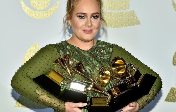Adele arrasa en los Premios Grammy