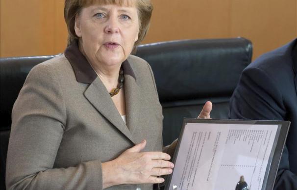 Merkel advierte de nuevo de que el pacto fiscal es innegociable