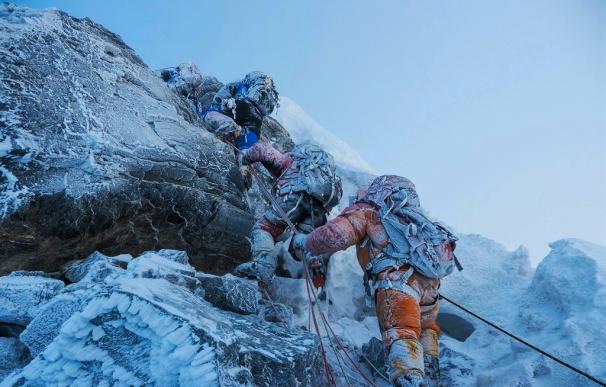 Los alpinistas más arriesgados podrán tuitear en directo cuando alcancen la cima del Everest.