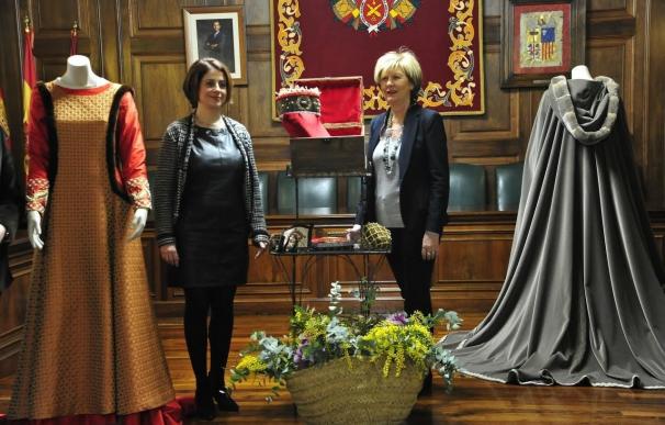 El ajuar de Isabel de Segura, en el salón de plenos del Ayuntamiento de Teruel