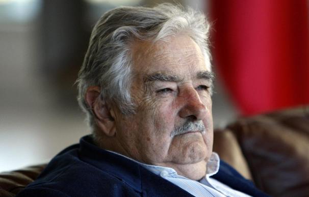 "No quiero que Clarín o Slim se adueñen de comunicaciones en Uruguay", dice Mujica