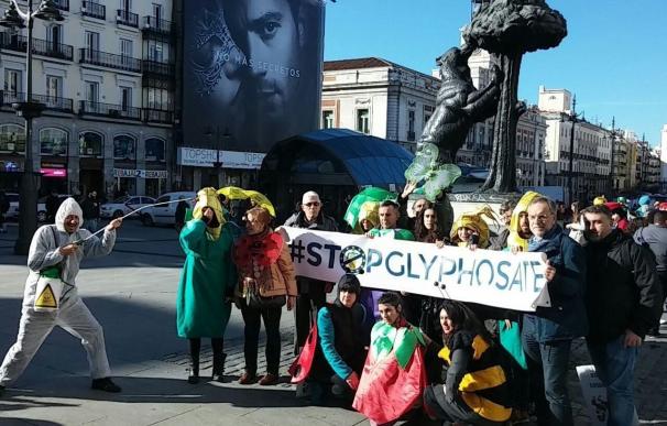 ONGs recogen firmas en varias capitales europeas para pedir la prohibición del glifosato