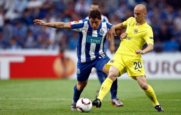 Cristian 'Cebolla' Rodriguez, en un partido enter el Oporto y el Villarreal