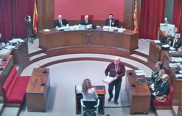 Trias dice en juicio que ofreció a Mas "máxima colaboración" del Ayuntamiento para el 9N