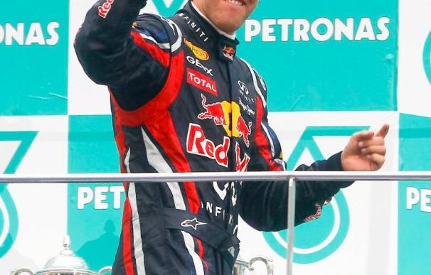Nueva victoria de Vettel, por delante de Button y Webber; Alonso, sexto