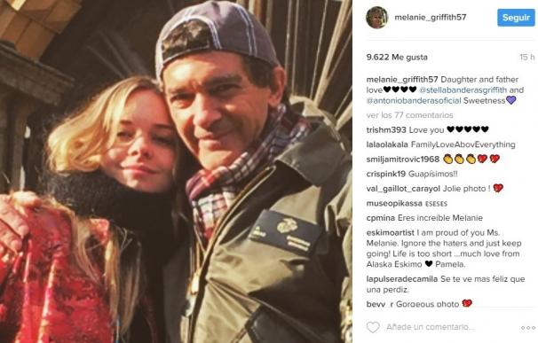 Corrección: Melanie Griffith comparte una bonita imagen de su hija con Antonio Banderas