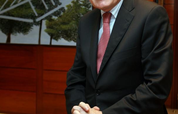 (Ampl.) Manuel Azuaga sustituye a Braulio Medel en la presidencia de Unicaja Banco