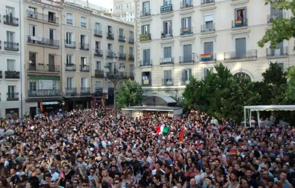 Gran afluencia en un pregón del Orgullo en Madrid marcado por el recuerdo a Zerolo y las víctimas de Orlando