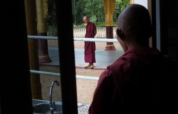 Imagen de archivo de un monje budista en su monasterio de Birmania