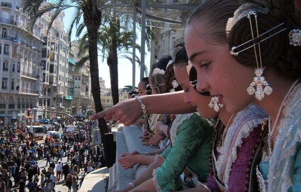 Ayuntamiento abre el plazo y duplica las plazas para que los valencianos disfruten 'mascletàs' desde el balcón