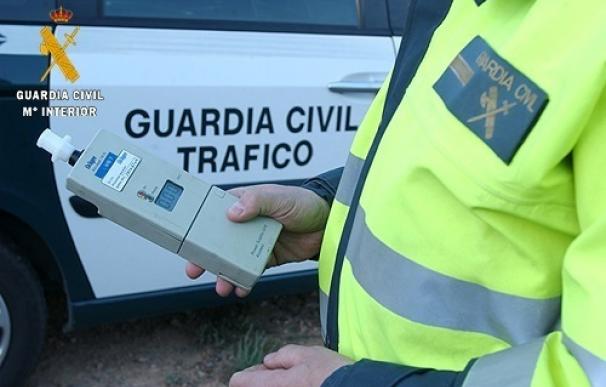 La Guardia Civil investiga al conductor de un camión por septuplicar la tasa de alcoholemia