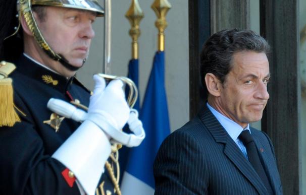 Sarkozy impone a las empresas que pagan dividendos una prima a los empleados