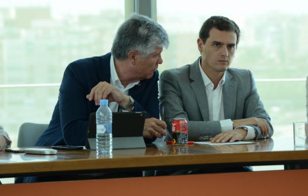 El aparato de Ciudadanos cierra filas con Rivera en la estrategia de mantener el rechazo a Rajoy