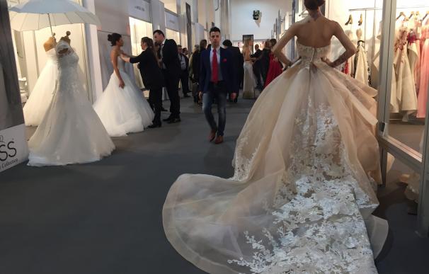 La Barcelona Bridal Fashion Week trae a Europa un desfile de Ángel Sánchez