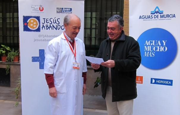 Emuasa-Aguas de Murcia dona 2.000 euros a la Fundación Jesús Abandonado
