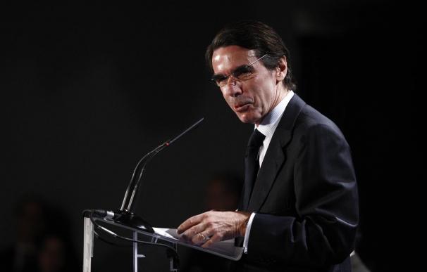 Aznar tacha a Podemos de "rancia extrema izquierda" y de "rancio marxismo" y le acusa de defender el totalitarismo