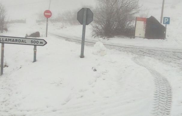 Asturias estará este martes en riesgo por nieve y fenómenos costeros