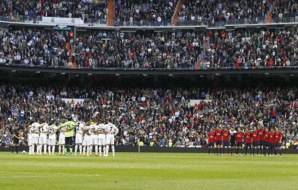 El Santiago Bernabéu guarda un emotivo minuto de silencio por Tito Vilanova