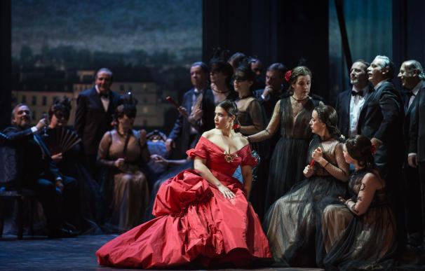 Una Traviata de alta costura trae al Palau de les Arts de Valencia a Valentino y a la Reina Sofía
