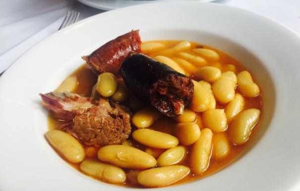 Doce restaurantes de toda España compiten este lunes en Madrid por conseguir la mejor fabada del mundo