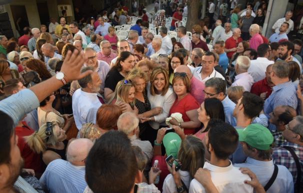 Susana Díaz dice que plantean las elecciones "con un dilema que es mentira, elegir entre Rajoy e Iglesias"