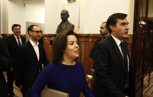 Santamaría pide a Puigdemont que se sume al diálogo, pero avisa: "cuando se vulnera la legalidad, se repone"