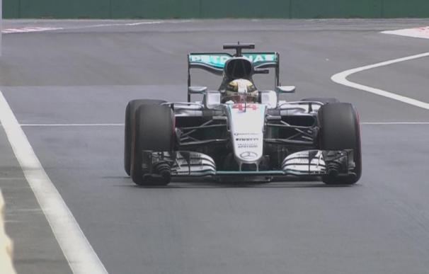 Hamilton lidera y Alonso termina cuarto en la primera toma de contacto con Bakú