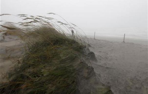 El huracán Irene llega a la costa este de EEUU