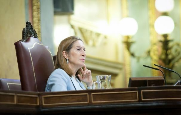 Ana Pastor expresa su hartazgo al ver que los diputados hacen oídos sordos a sus peticiones de silencio en el Congreso