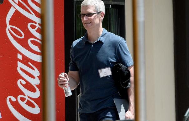 El consejero delegado de Apple, Tim Cook, se declara "orgulloso de ser gay"