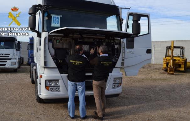 Detenidos ocho individuos por comprar camiones por 'leasing', dejar de pagarlos y venderlos en el extranjero