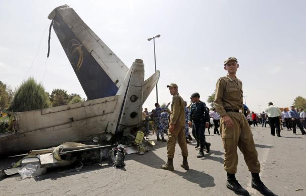 El avión estrellado en el aeropuerto de Teherán