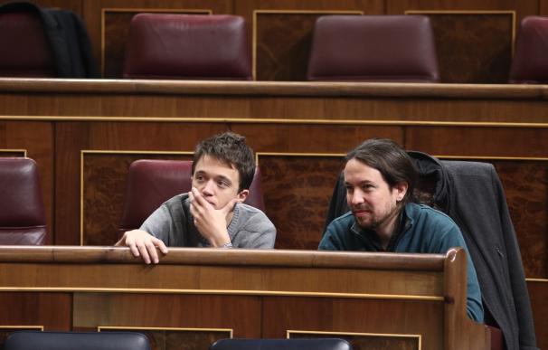 Iglesias integra en su lista a 20 de los 46 diputados de Podemos y Errejón, a 12