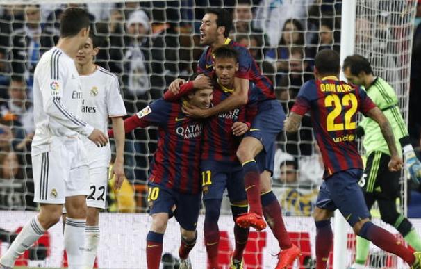 Messi celebra un gol junto a sus compañeros