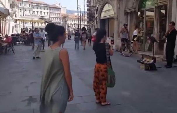 El baile improvisado de una palestina en mitad de la calle de Trieste