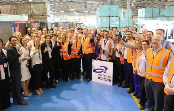 David Cameron visita la planta de Grupo Antolin en Redditch (Reino Unido)