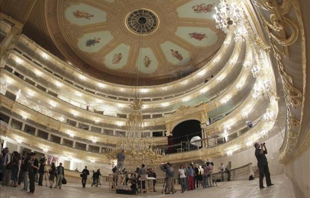 El teatro ruso Bolshói recupera el primer telón de su historia