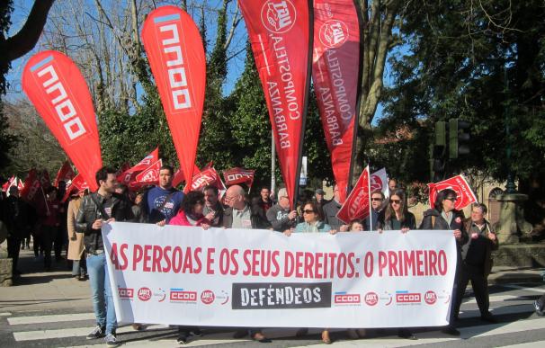 Centenares de personas reclaman en las ciudades gallegas "salarios y empleo dignos"