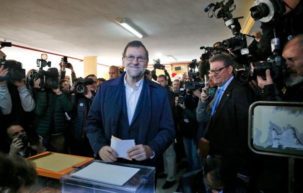 Rajoy descarta elecciones en mayo, pero está preparado para abrir las urnas antes de Navidad